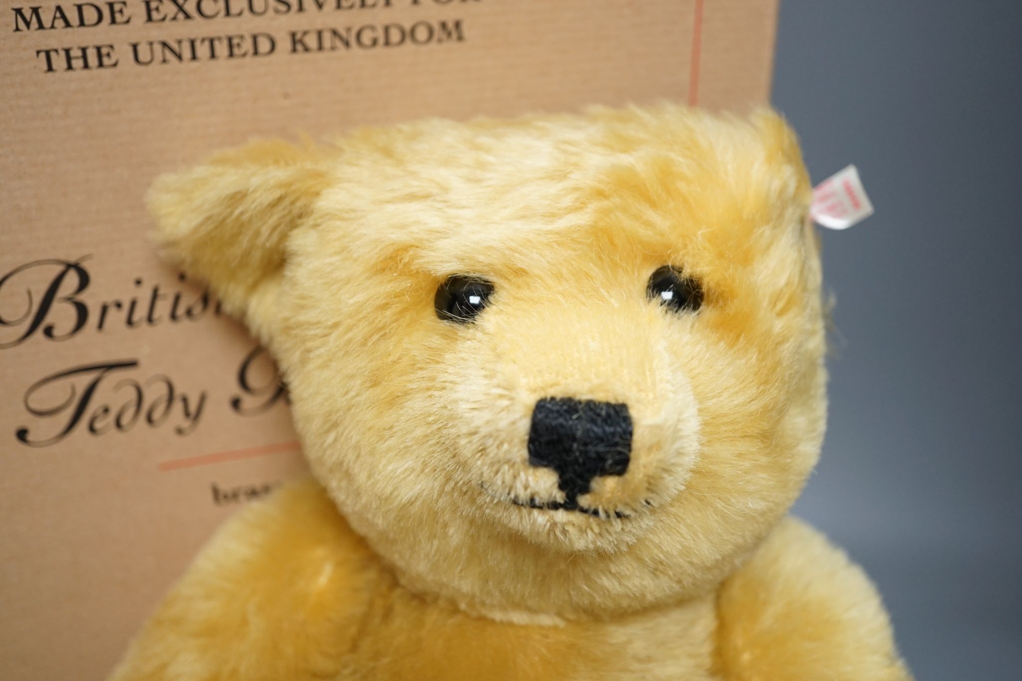 British Collections 2001 45cm with box and certificate